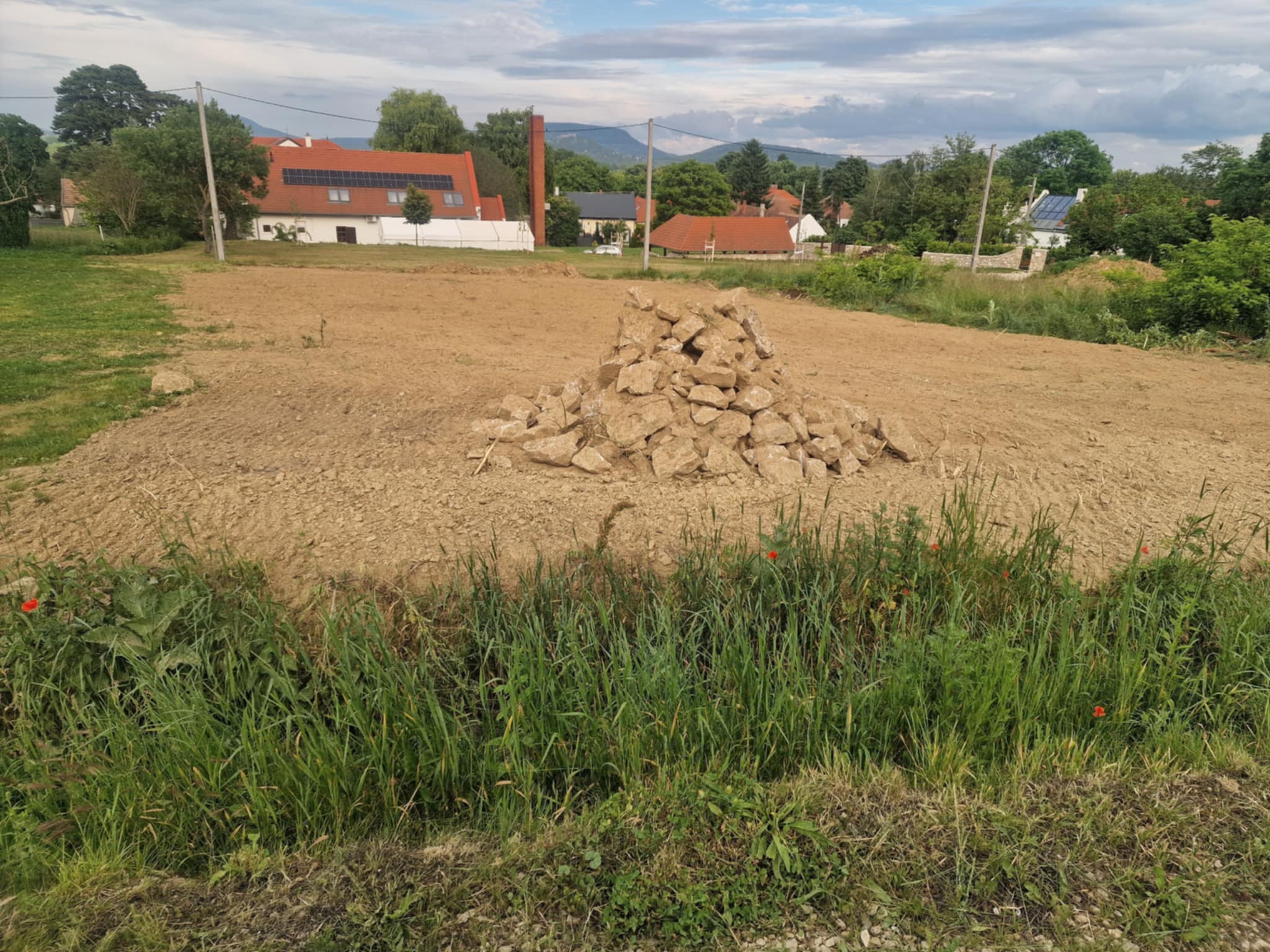 Kőrakás és rendezés